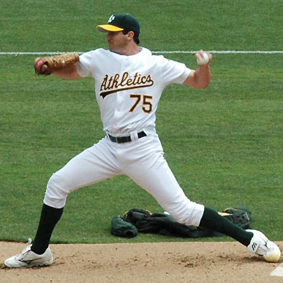 Barry Zito pitches 30-foot curveball (Video)